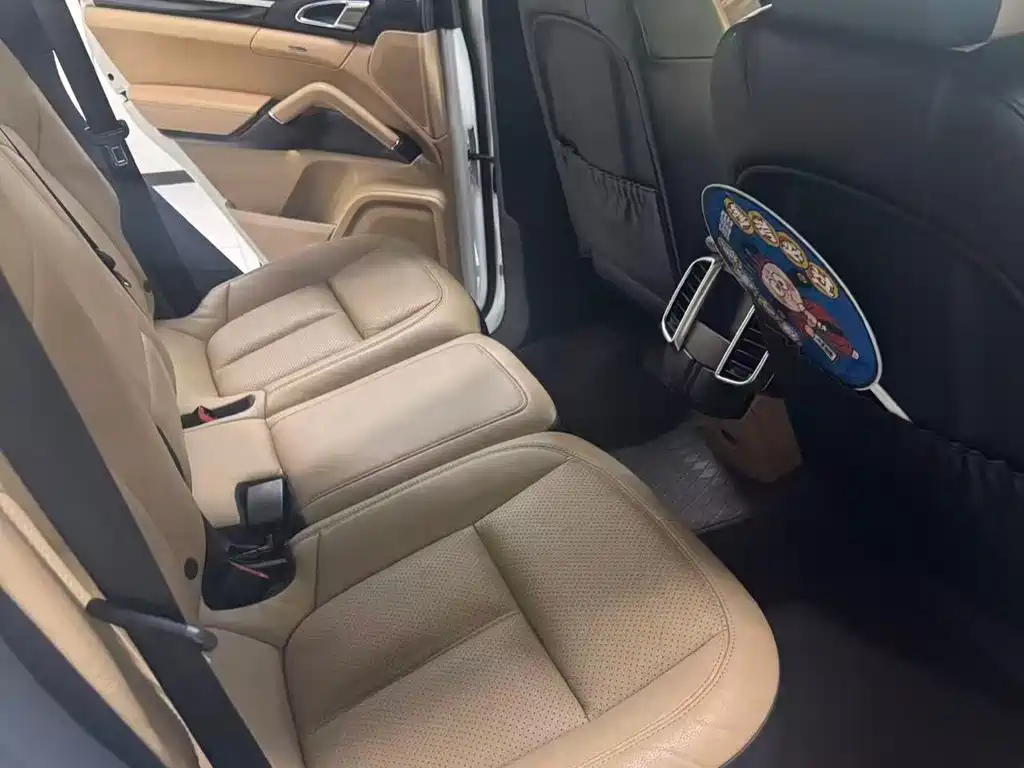Porsche Cayenne — миниатюра 6