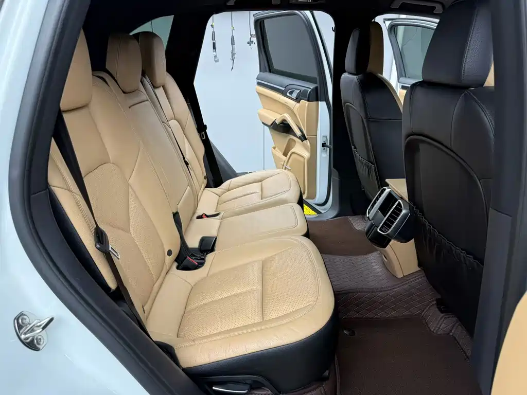 Porsche Cayenne — миниатюра 16
