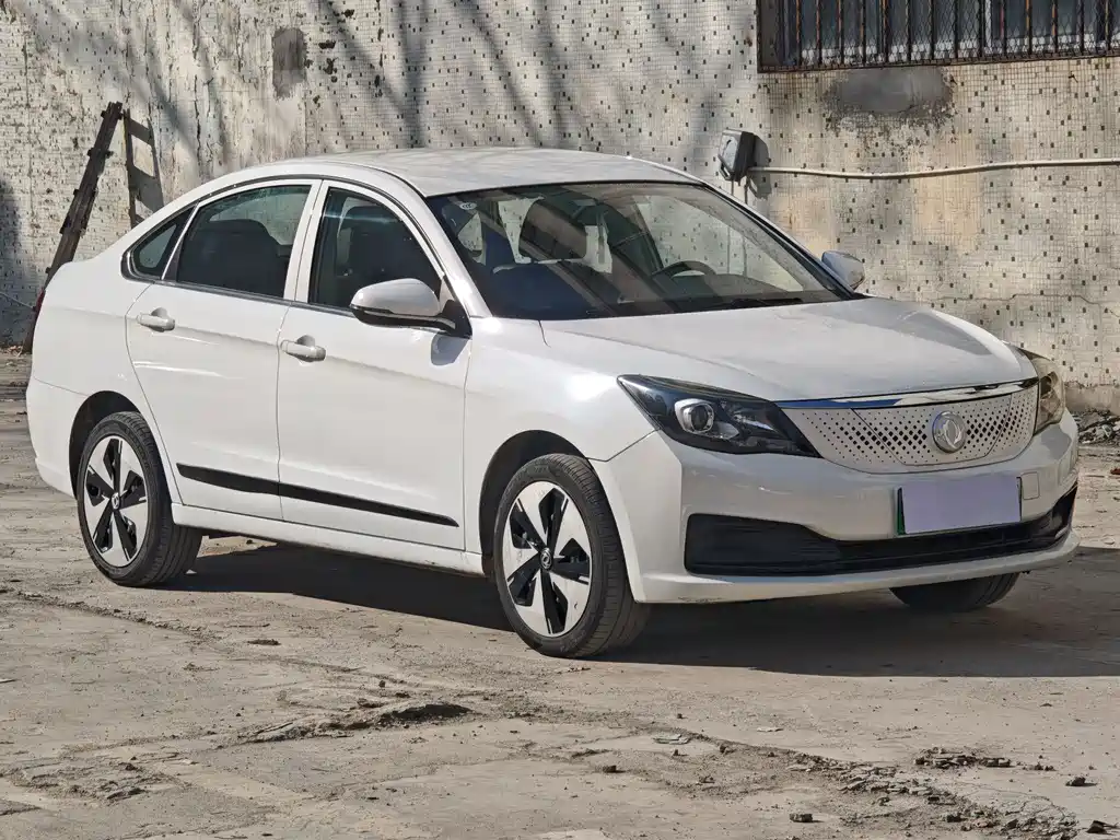 DONGFENG E70