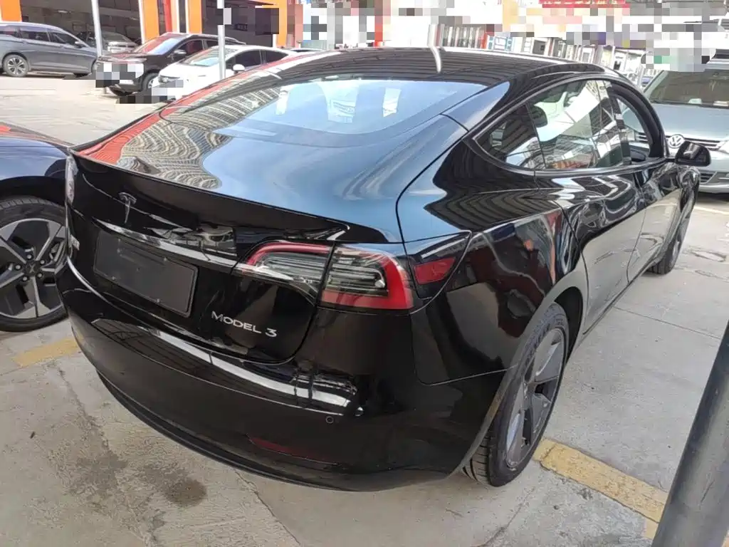 Tesla Model 3 — миниатюра 7