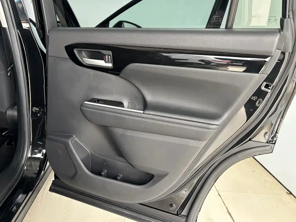 Toyota Highlander — миниатюра 25