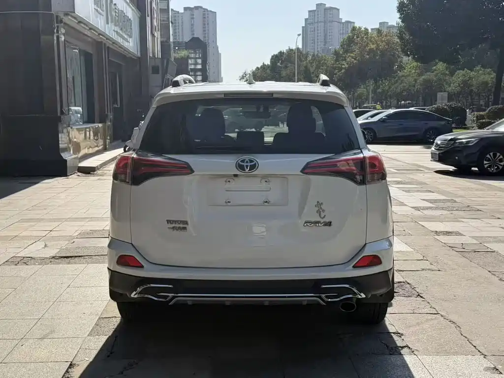 Toyota RAV4 — миниатюра 2