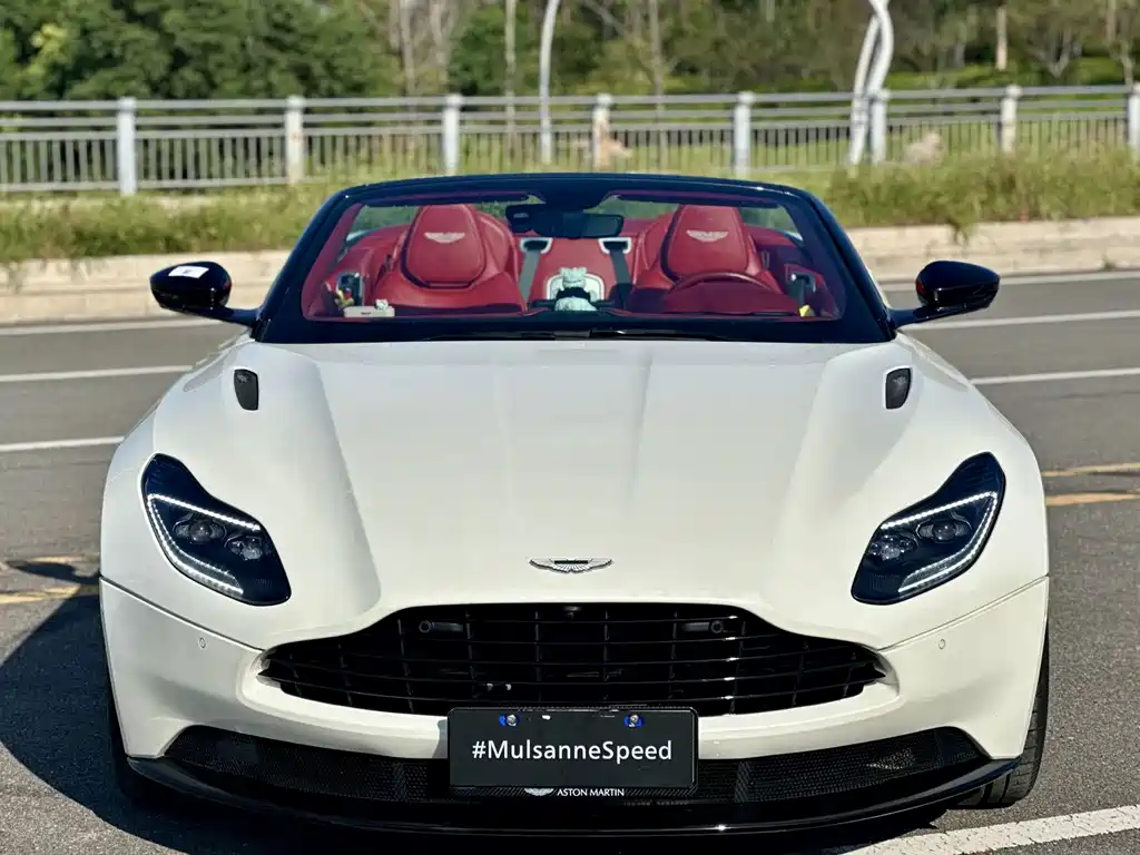 ASTON MARTIN DB11