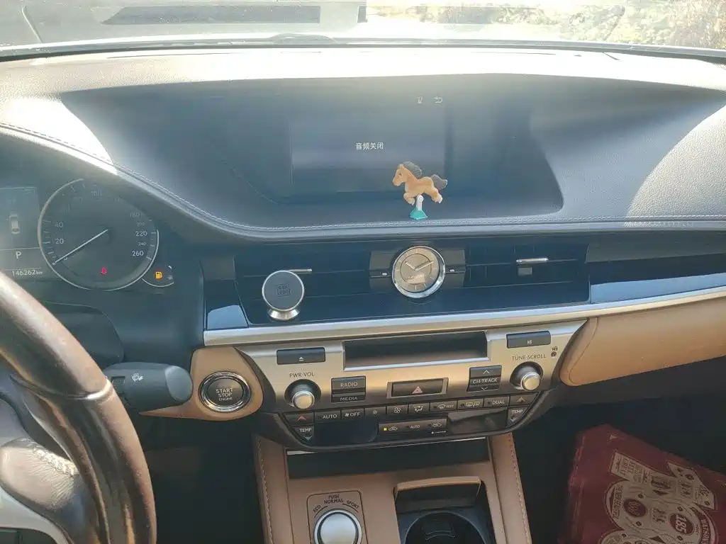 Lexus ES — миниатюра 9