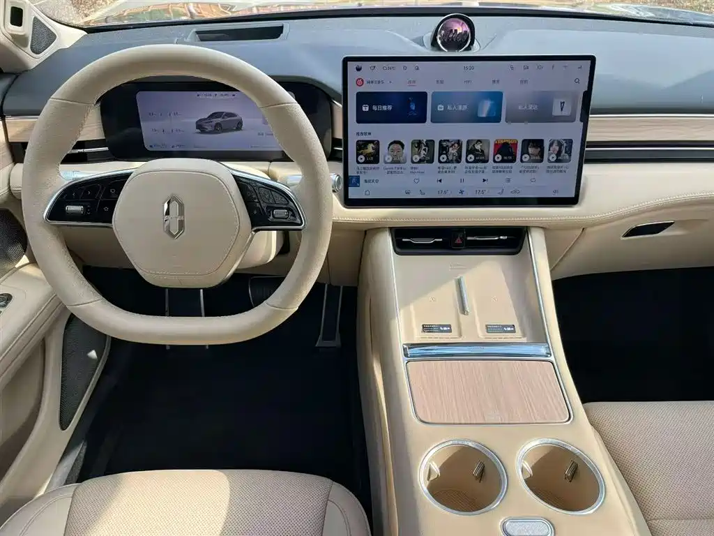 AITO ASK THE WORLD M5