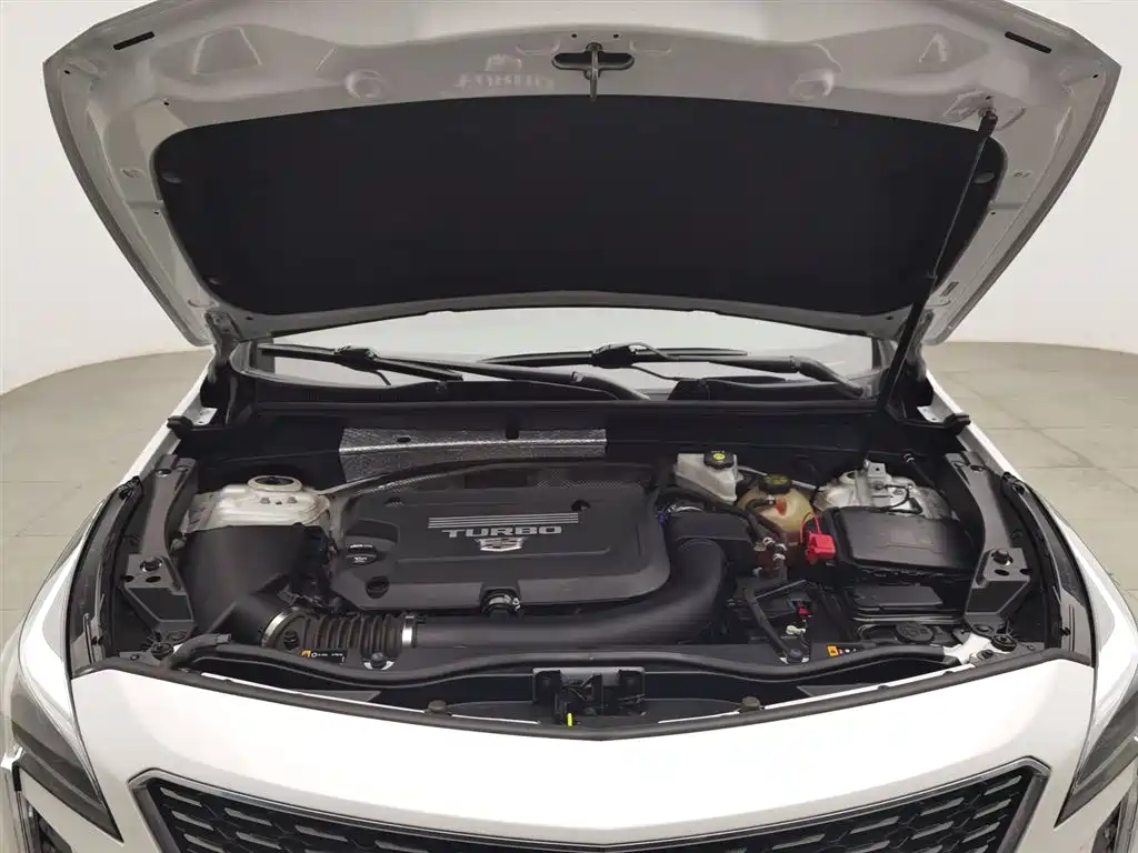 Cadillac XT4 2020 28T