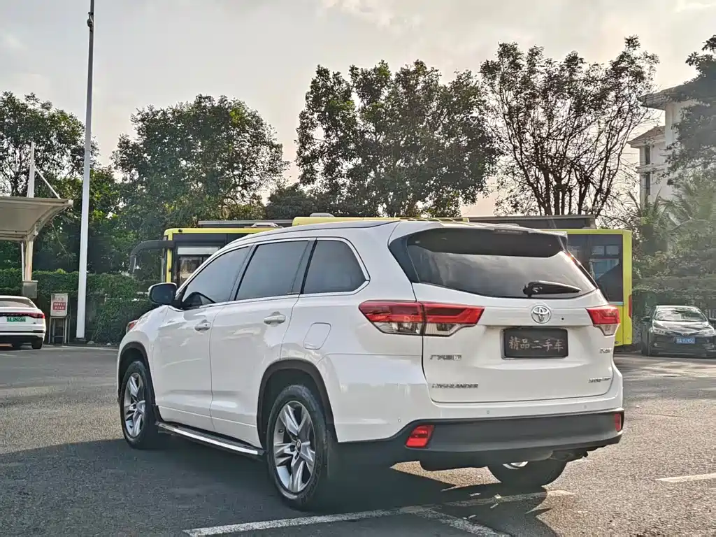 TOYOTA HIGHLANDER