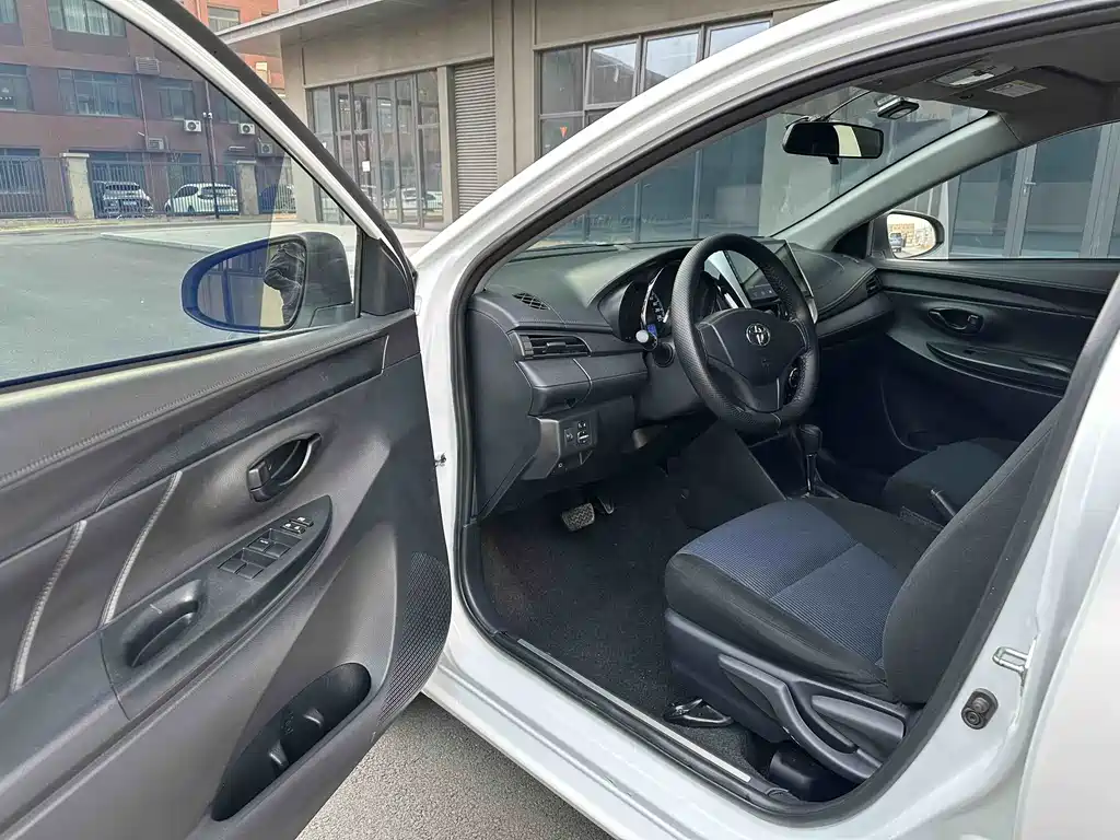 TOYOTA YARIS L ZHIXUAN