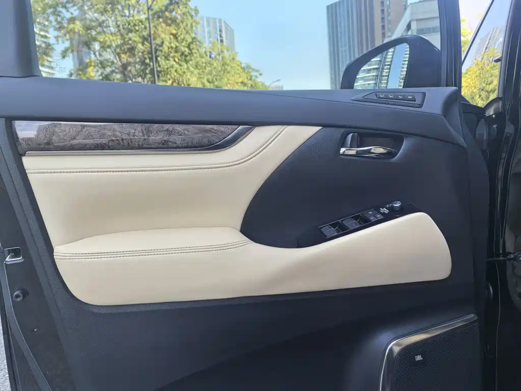 Toyota Vellfire — миниатюра 5