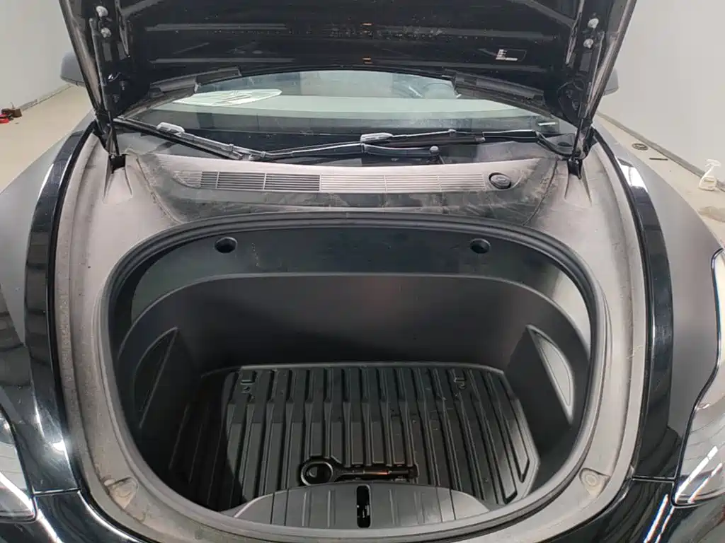 Tesla Model 3 — миниатюра 16