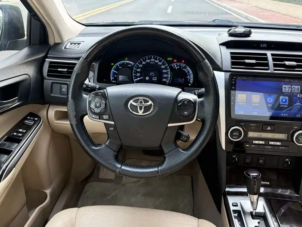 Toyota Camry — миниатюра 10