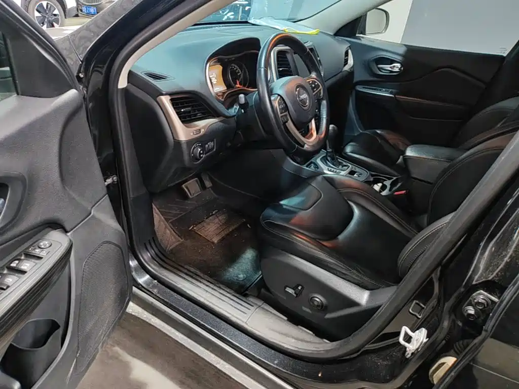 Jeep Cherokee — миниатюра 12