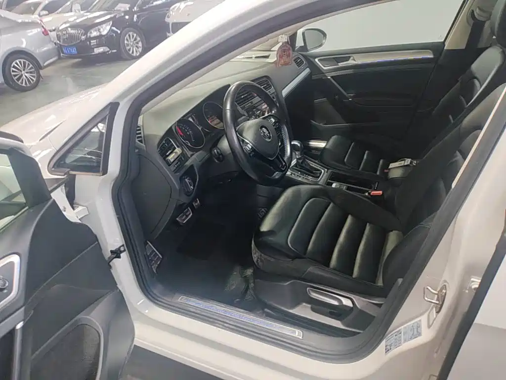Volkswagen Golf EV — миниатюра 15