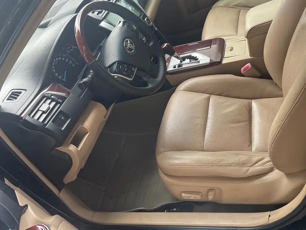 Toyota Camry 2012 2.5G Luxury