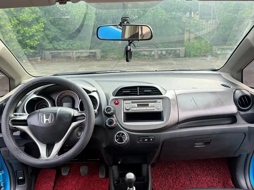 Honda Fit — миниатюра 8