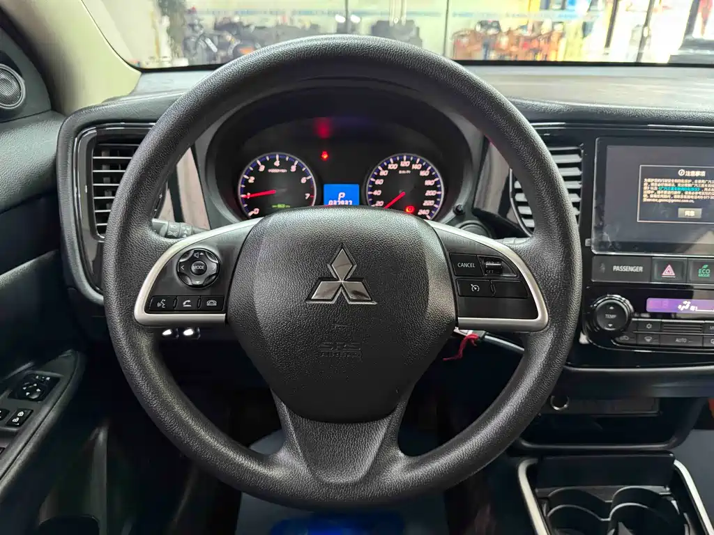 Mitsubishi Outlander 2.0L 2WD Smooth Travel Edition 5 seats, фото 15