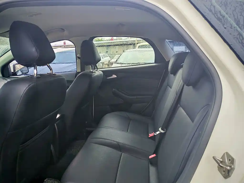 Ford Focus — миниатюра 10