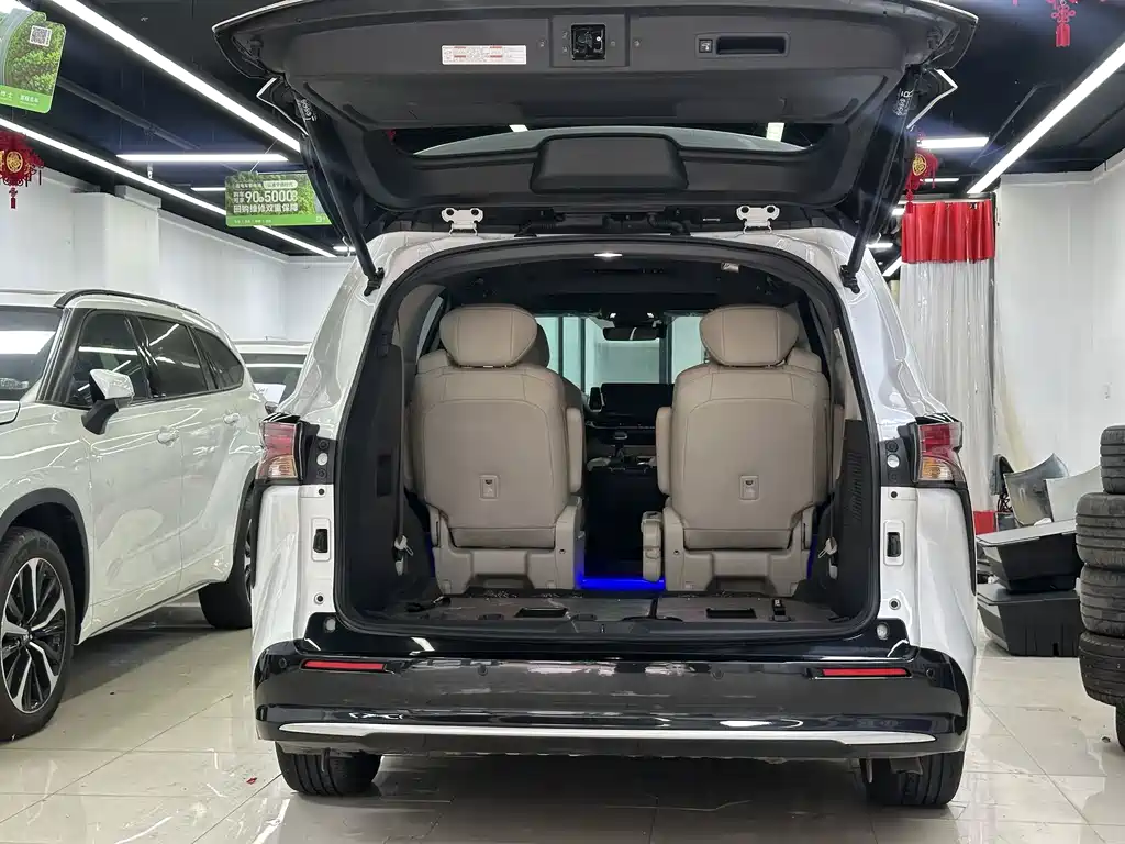 Toyota Sienna — миниатюра 20