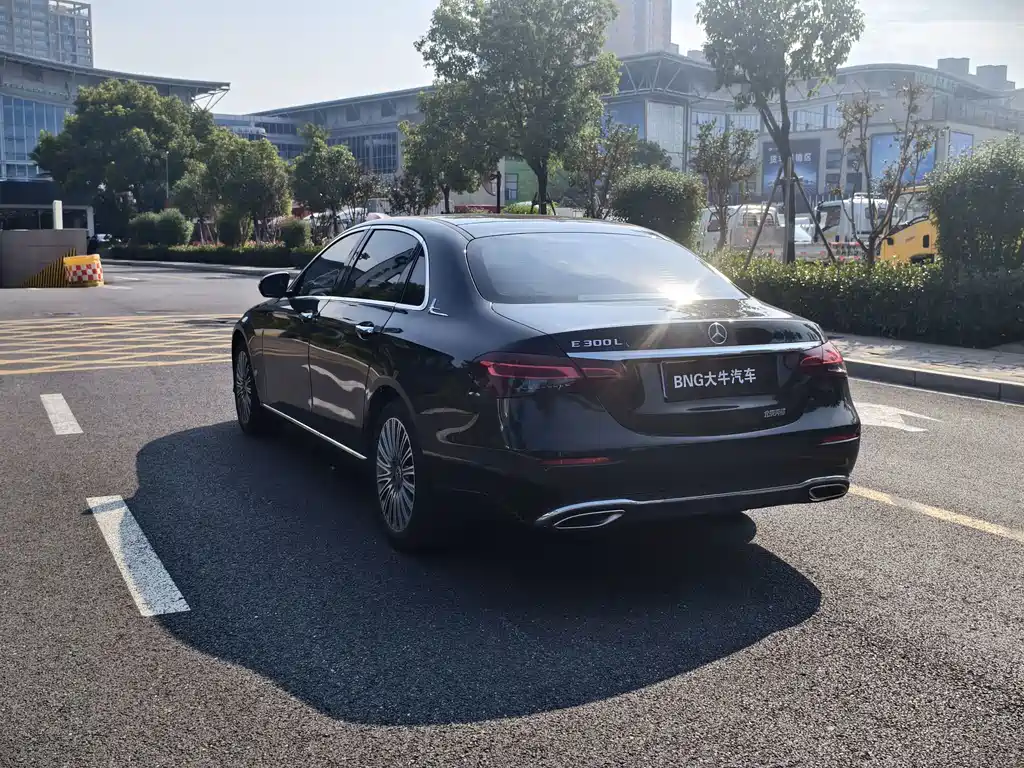 Mercedes-Benz E-Class — миниатюра 6