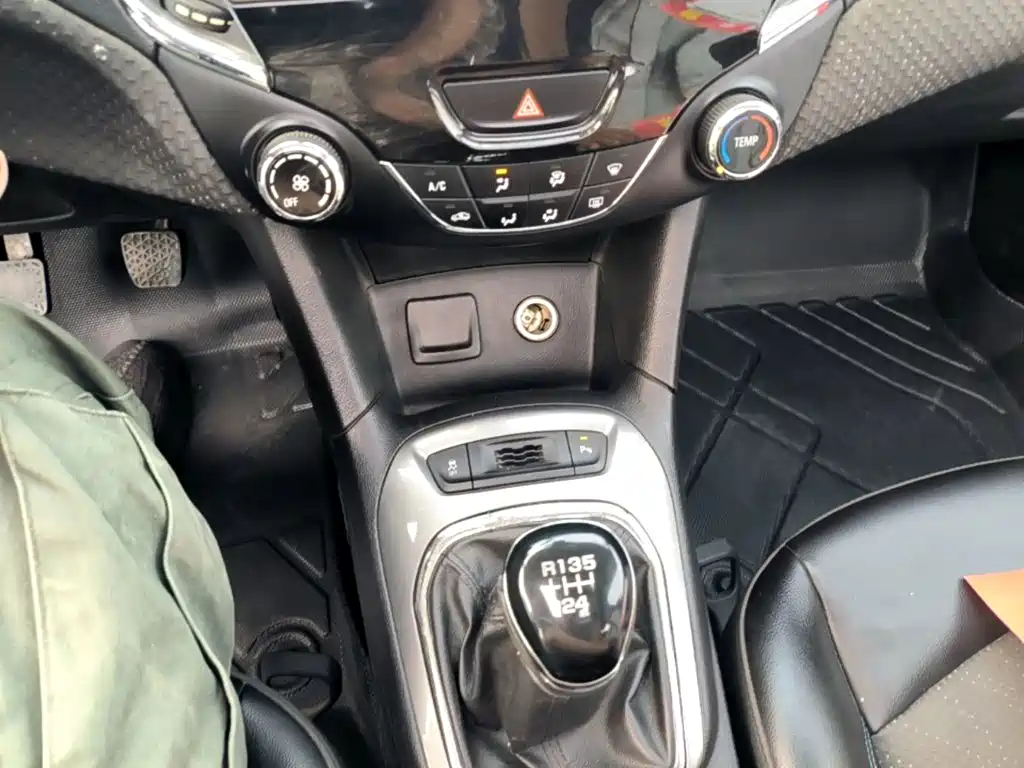 Chevrolet Cruze — миниатюра 14
