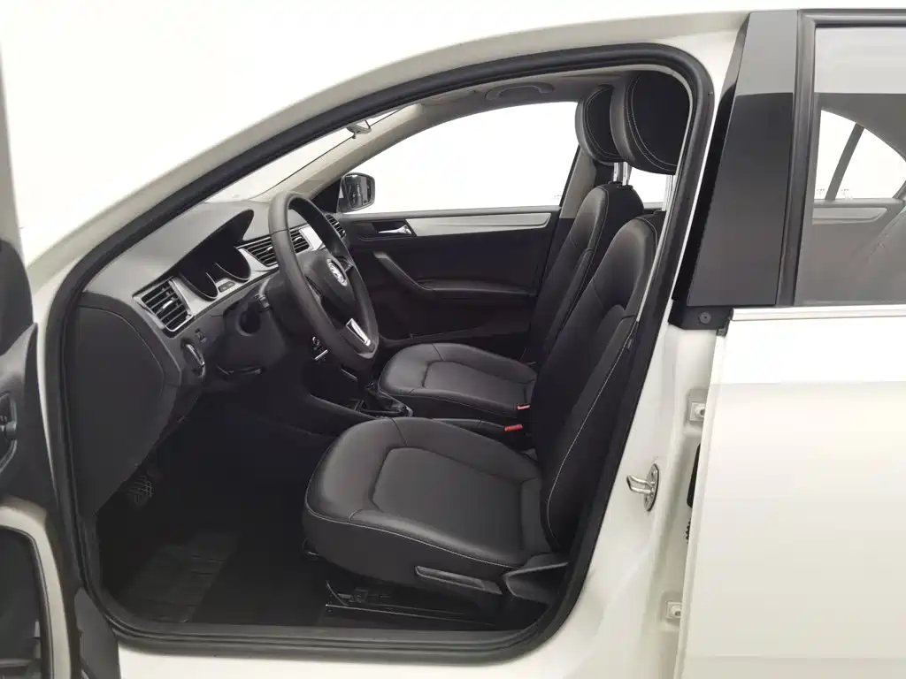 Skoda Rapid — миниатюра 10