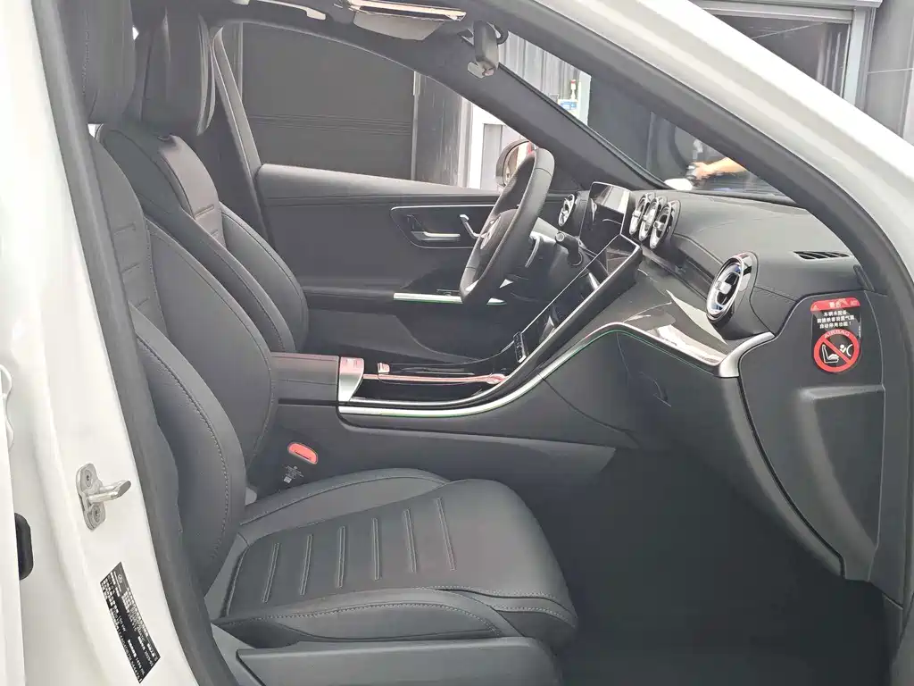 Mercedes-Benz C-Class — миниатюра 11