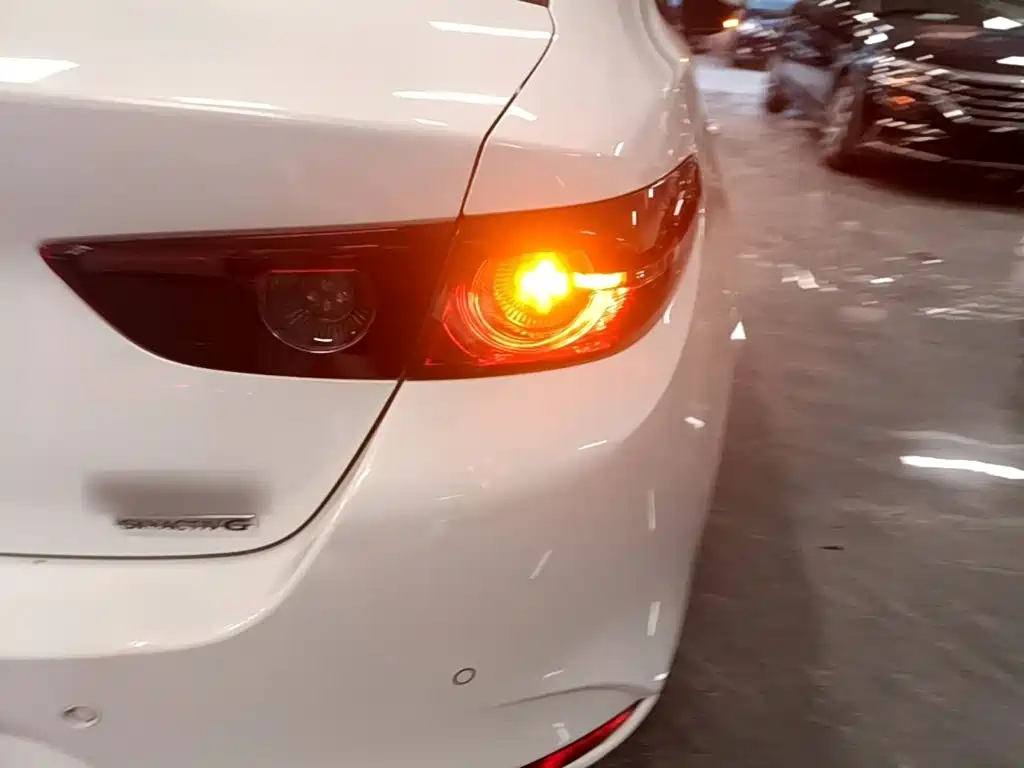 Mazda 3 Axela — миниатюра 8