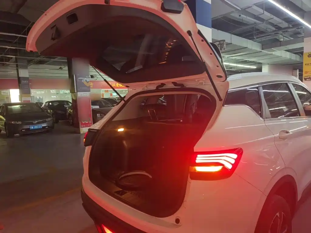 Geely Binyue — миниатюра 19