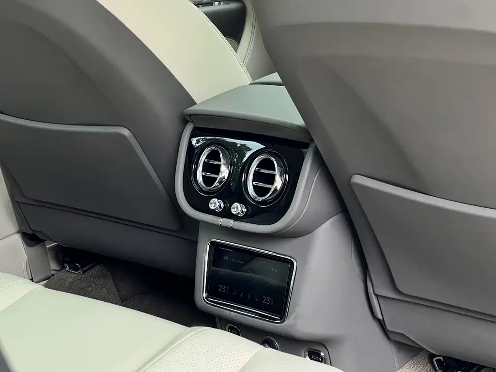 BENTLEY TIMYUE PLUG IN HYBRID