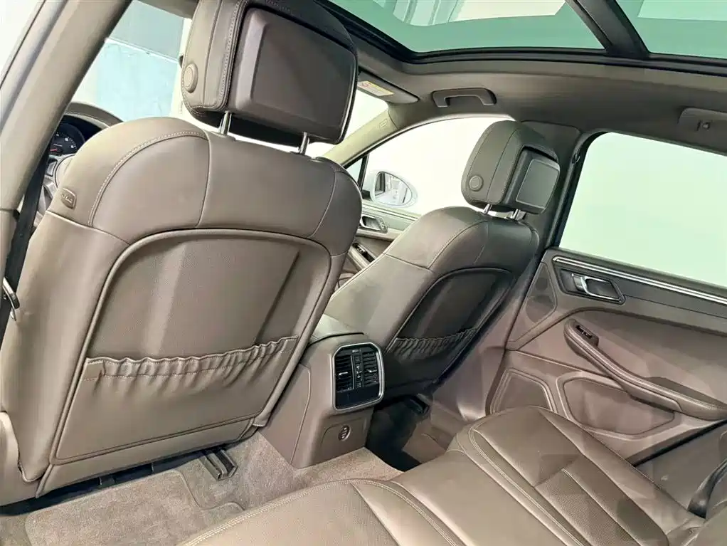 Porsche Macan — миниатюра 13