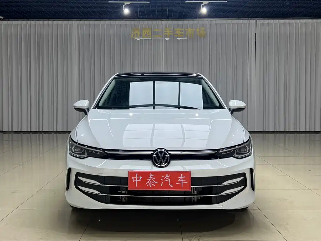 Volkswagen Golf 2025 300TSI Pro