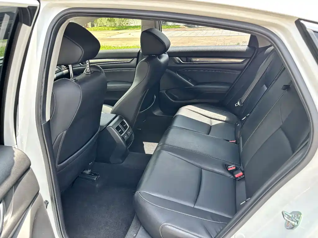 Honda Accord — миниатюра 6