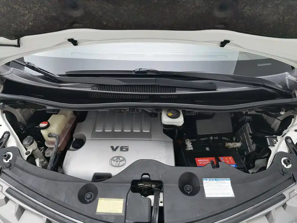 Toyota Alphard — миниатюра 6