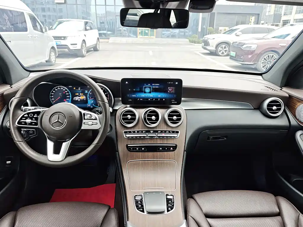 MERCEDES-BENZ GLC