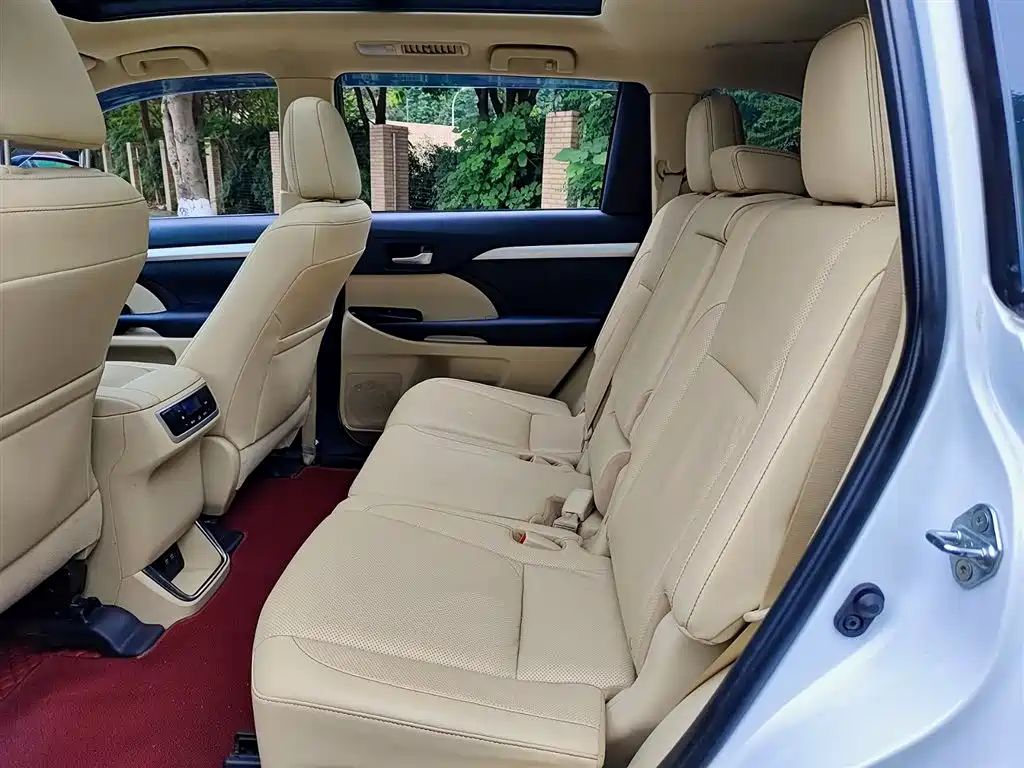 Toyota Highlander 2018 2.0T Luxury 7 мест V