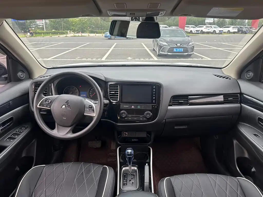 Mitsubishi Outlander — миниатюра 6