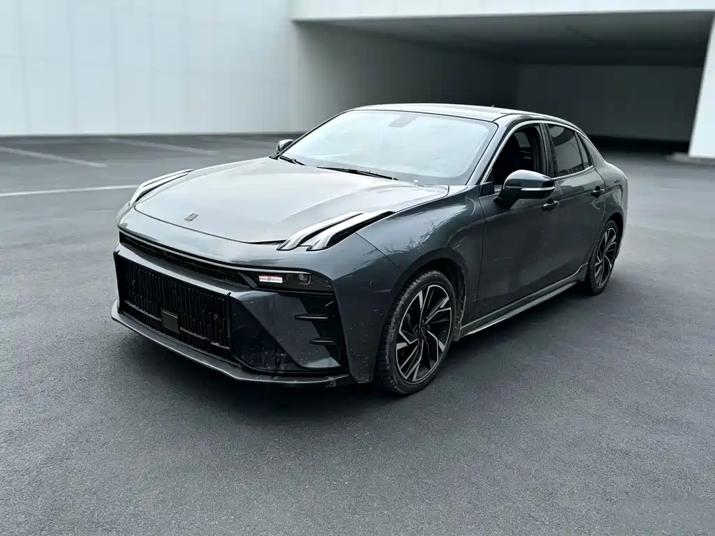 Lynk & Co 03