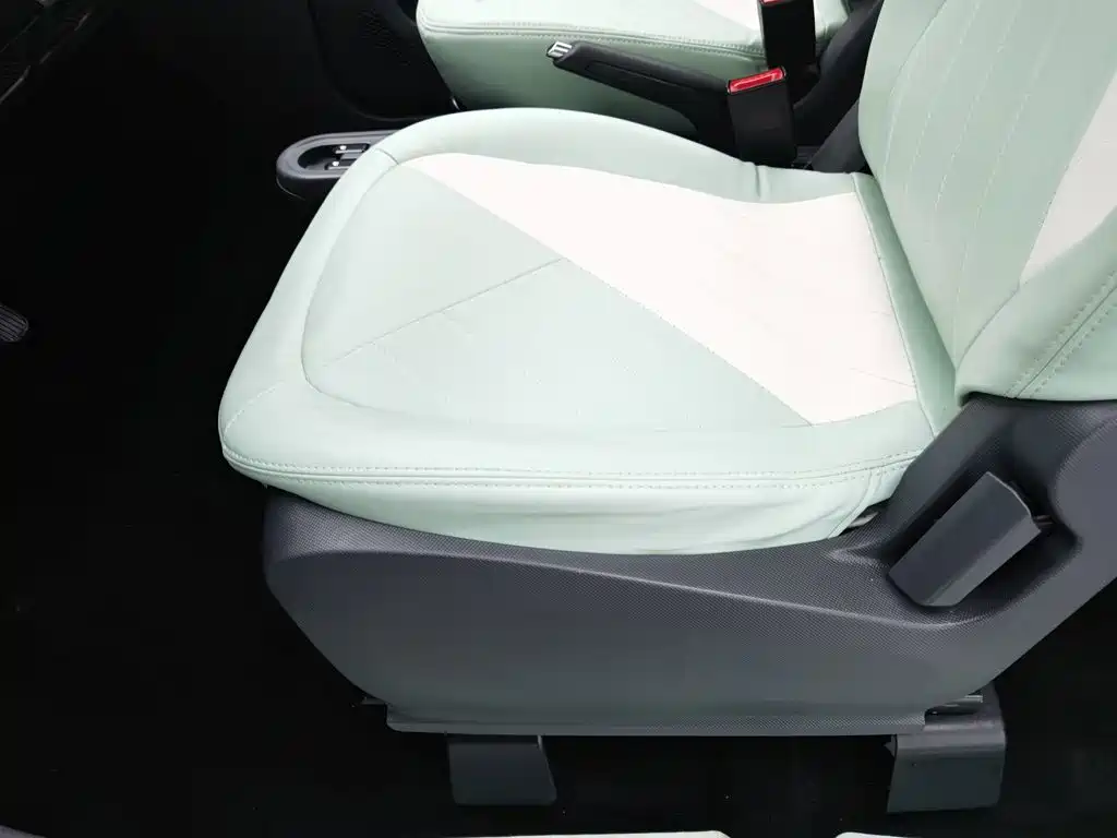 Wuling MINIEV — миниатюра 20