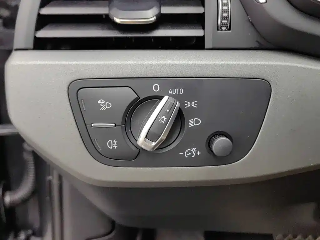 Audi A4L — миниатюра 21