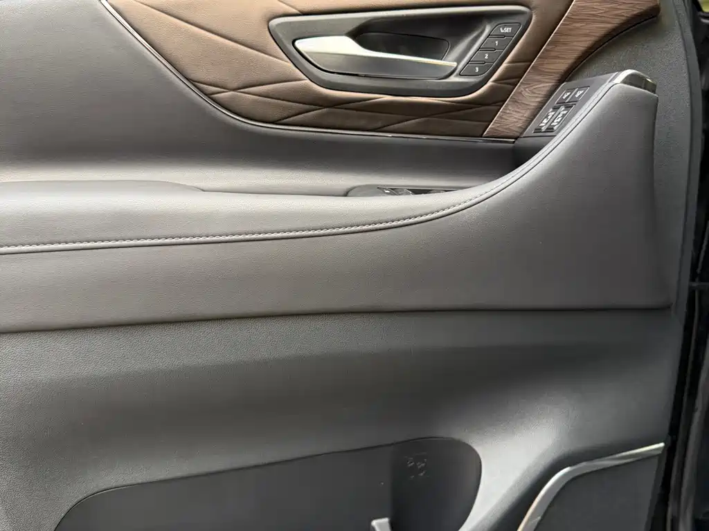 Toyota Vellfire — миниатюра 20