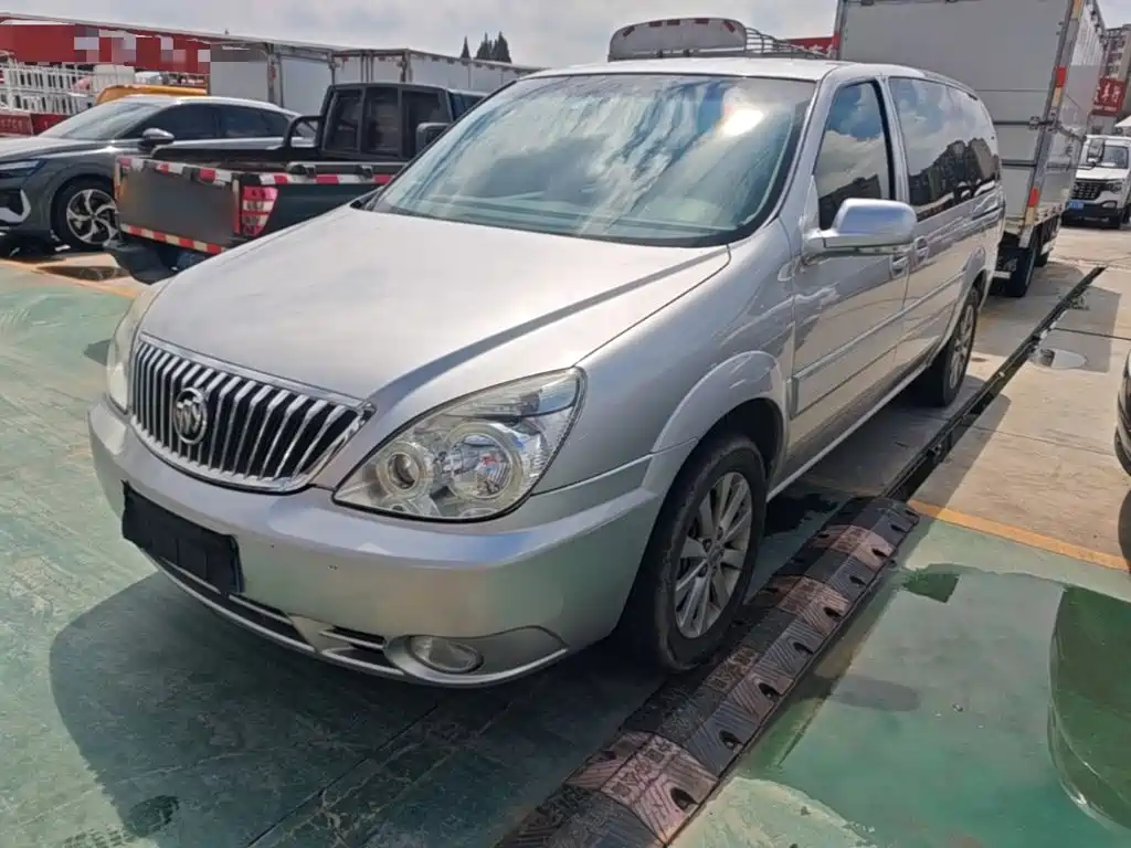 Buick GL8 — миниатюра 2