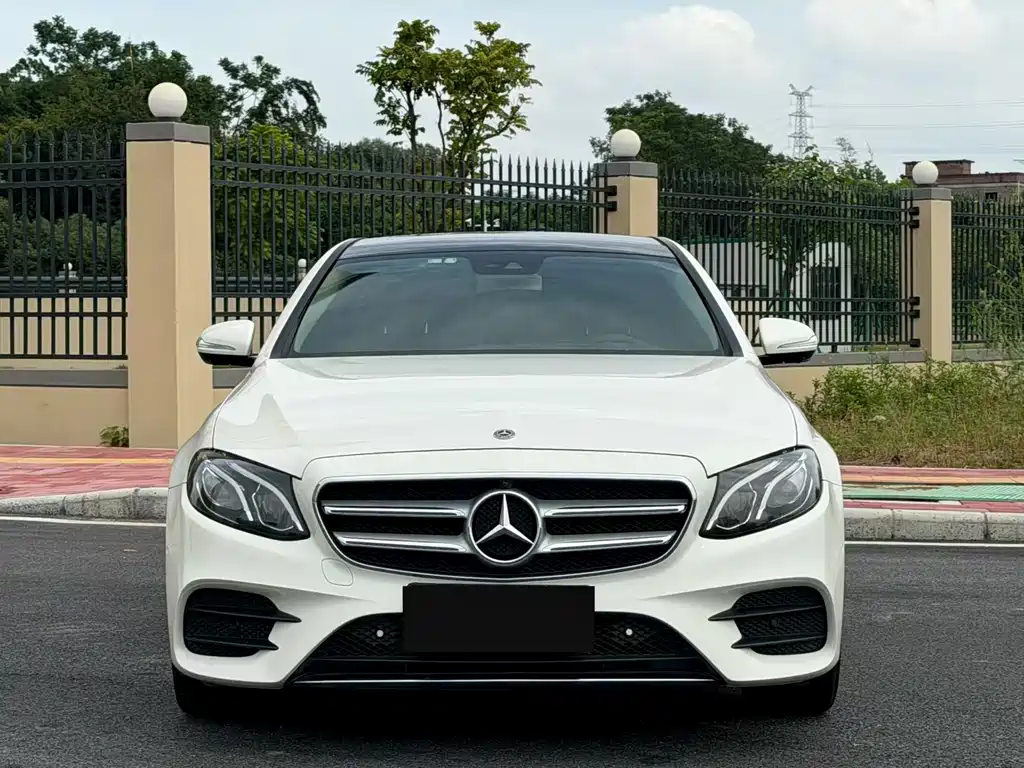 Mercedes-Benz E-Class — миниатюра 2