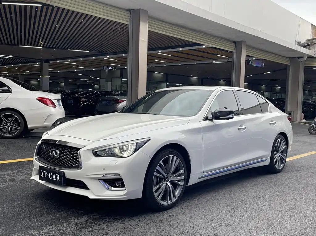 Купить Infiniti Q50L