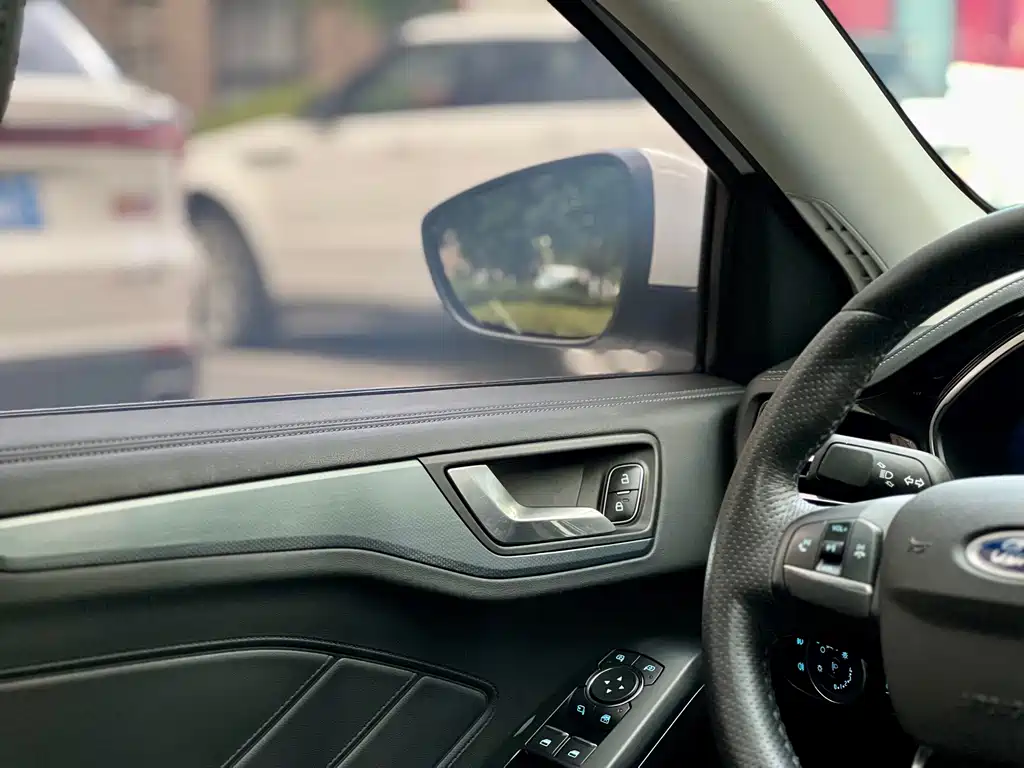 Ford Focus Active — миниатюра 10