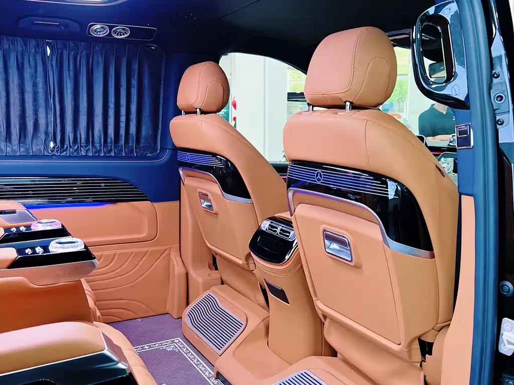 Mercedes-Benz Vito 2024 2.0T Elite 7 мест