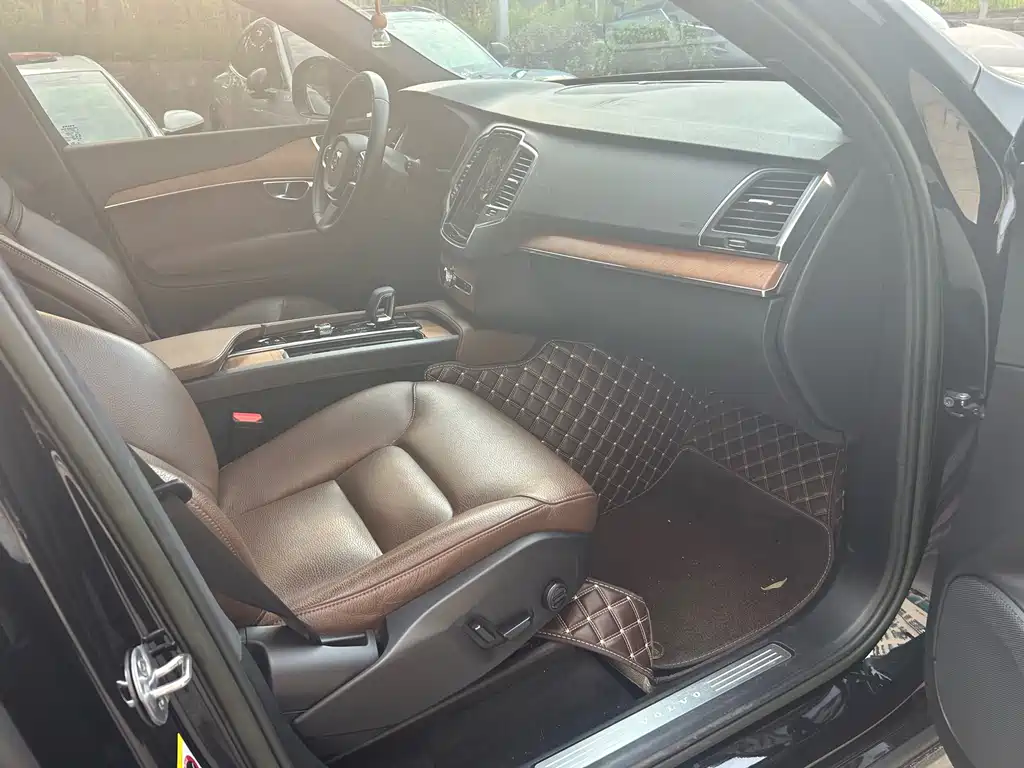 Volvo XC90 — миниатюра 8