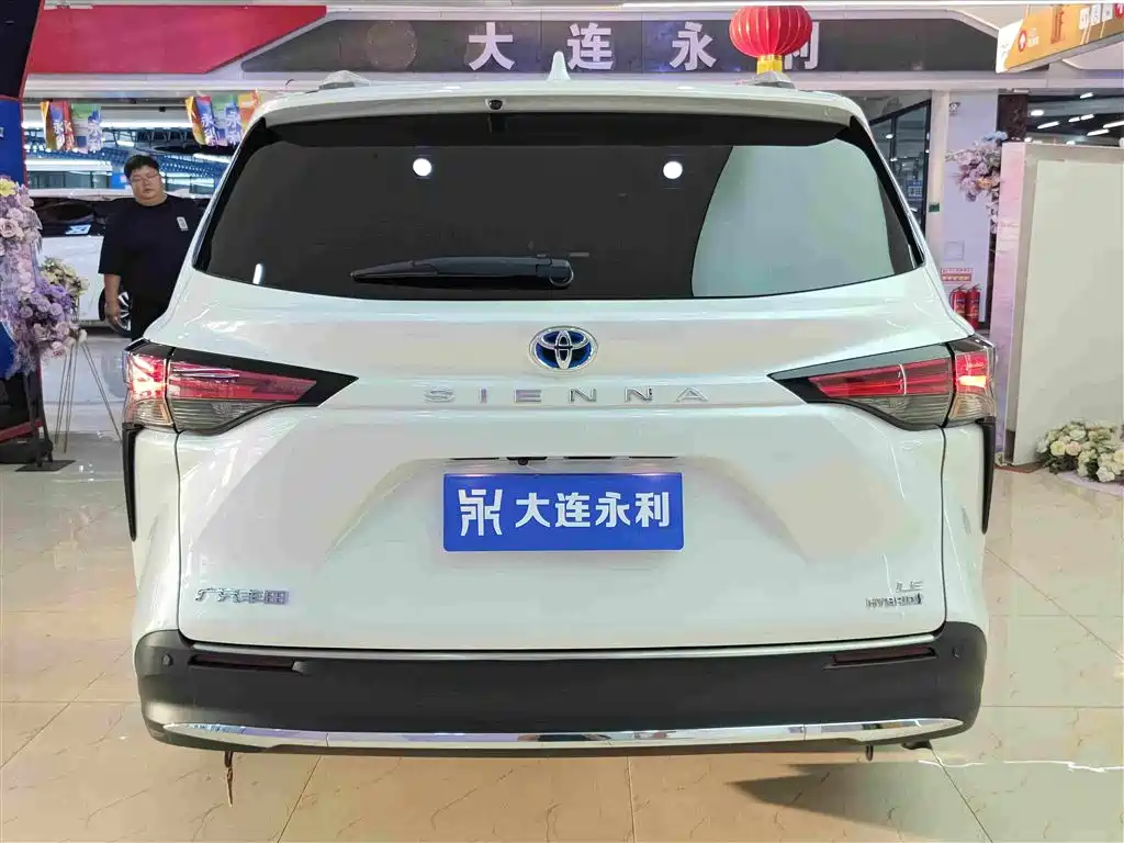 Toyota Sienna — миниатюра 13