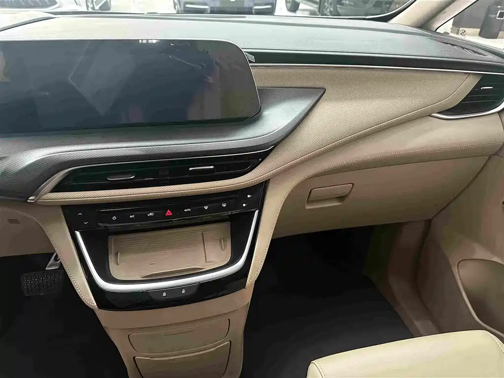 Buick GL8 Hybrid — миниатюра 10