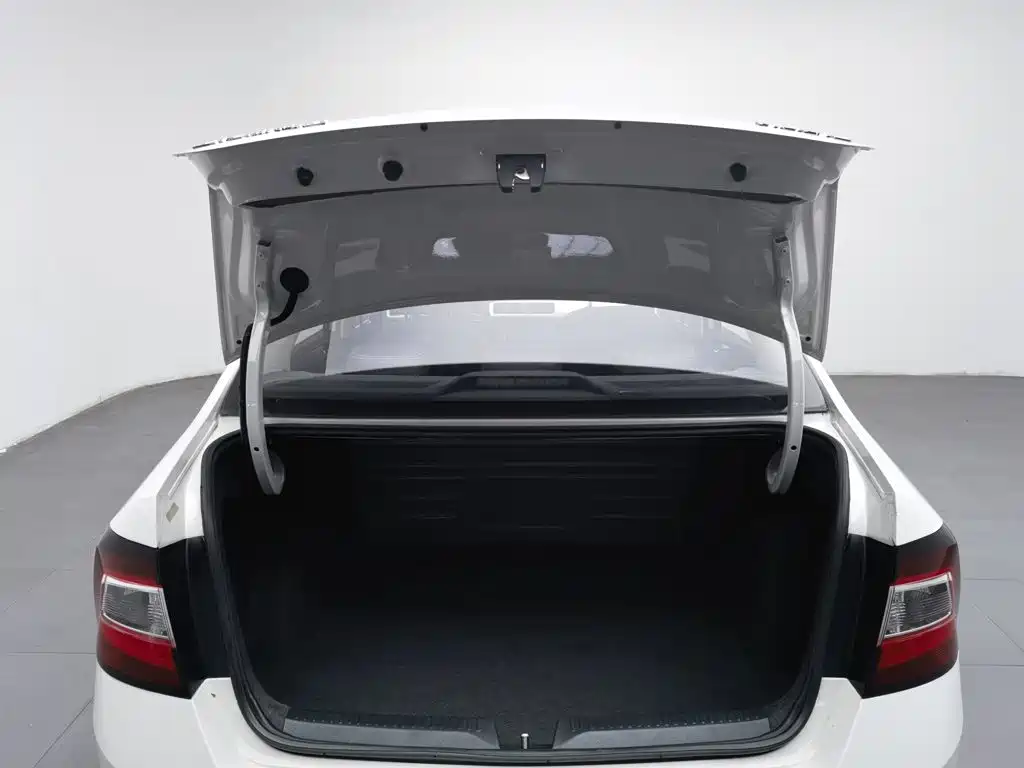 Skoda Rapid — миниатюра 16