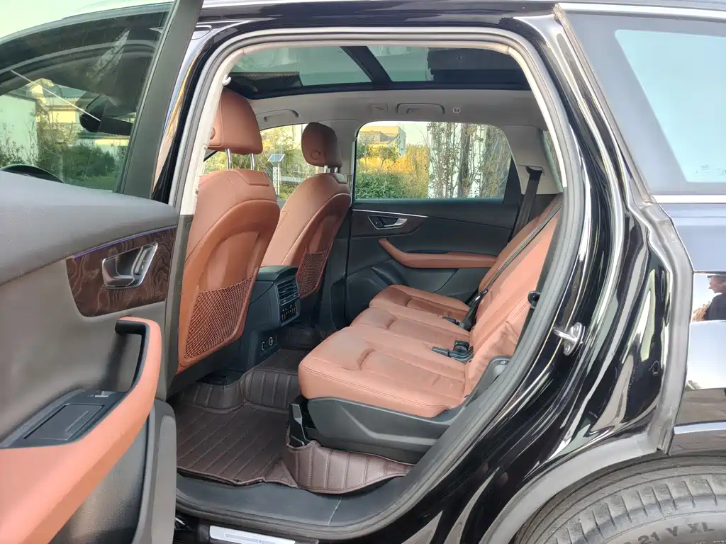 Audi Q7 — миниатюра 9